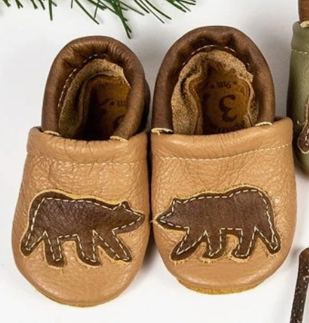 Shoes with Designs - Bear on Oat